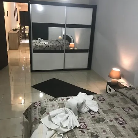 Simply British Appartments דירה קאורה